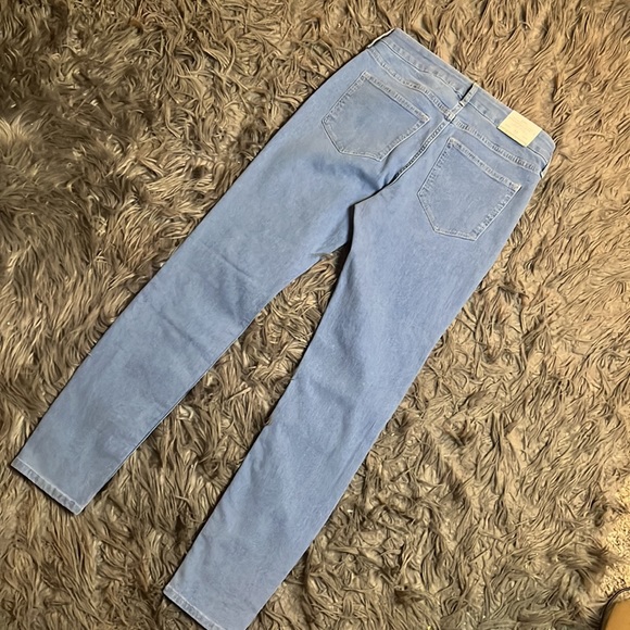 Light denim jeans (little stretch) *NEVER WORN* - Picture 3 of 3